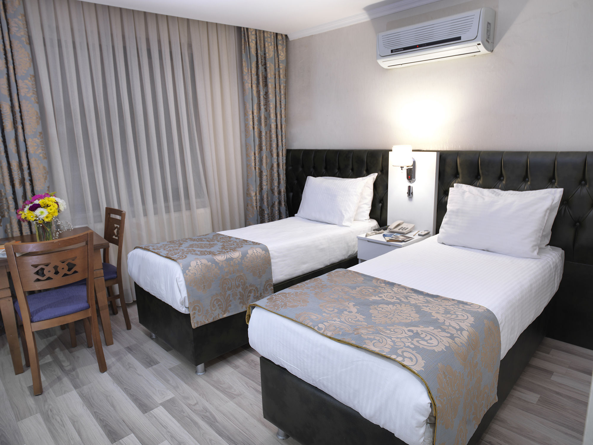Monarch Hotel Истанбул Екстериор снимка