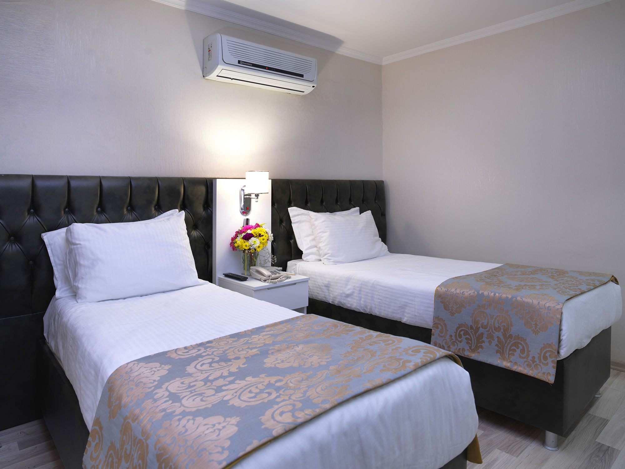 Monarch Hotel Истанбул Екстериор снимка