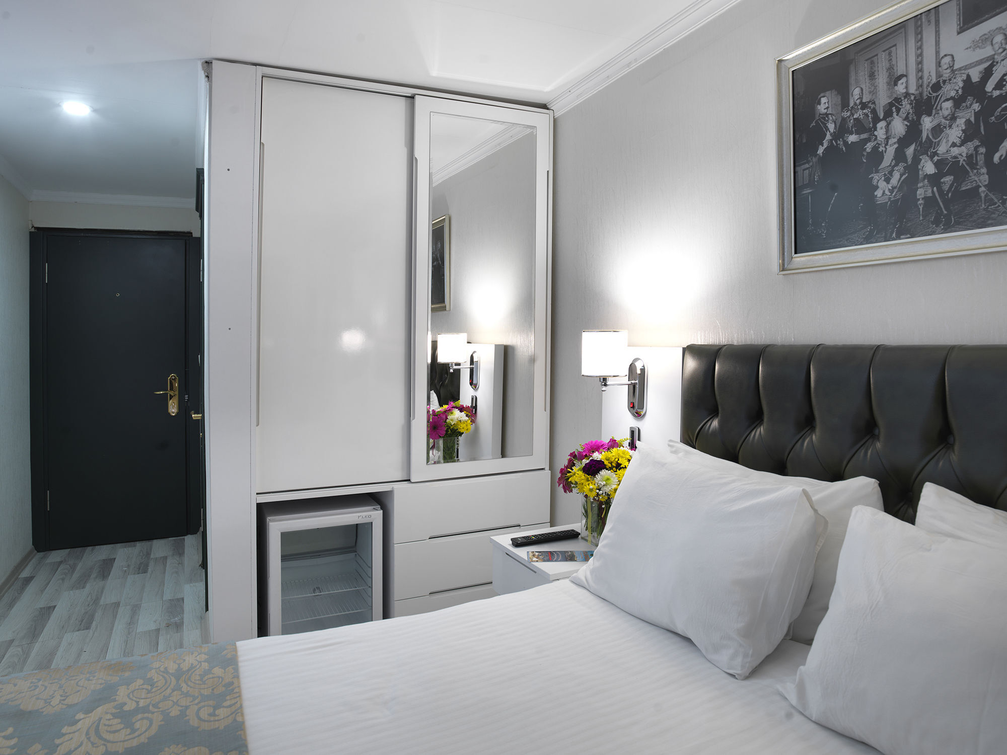 Monarch Hotel Истанбул Екстериор снимка